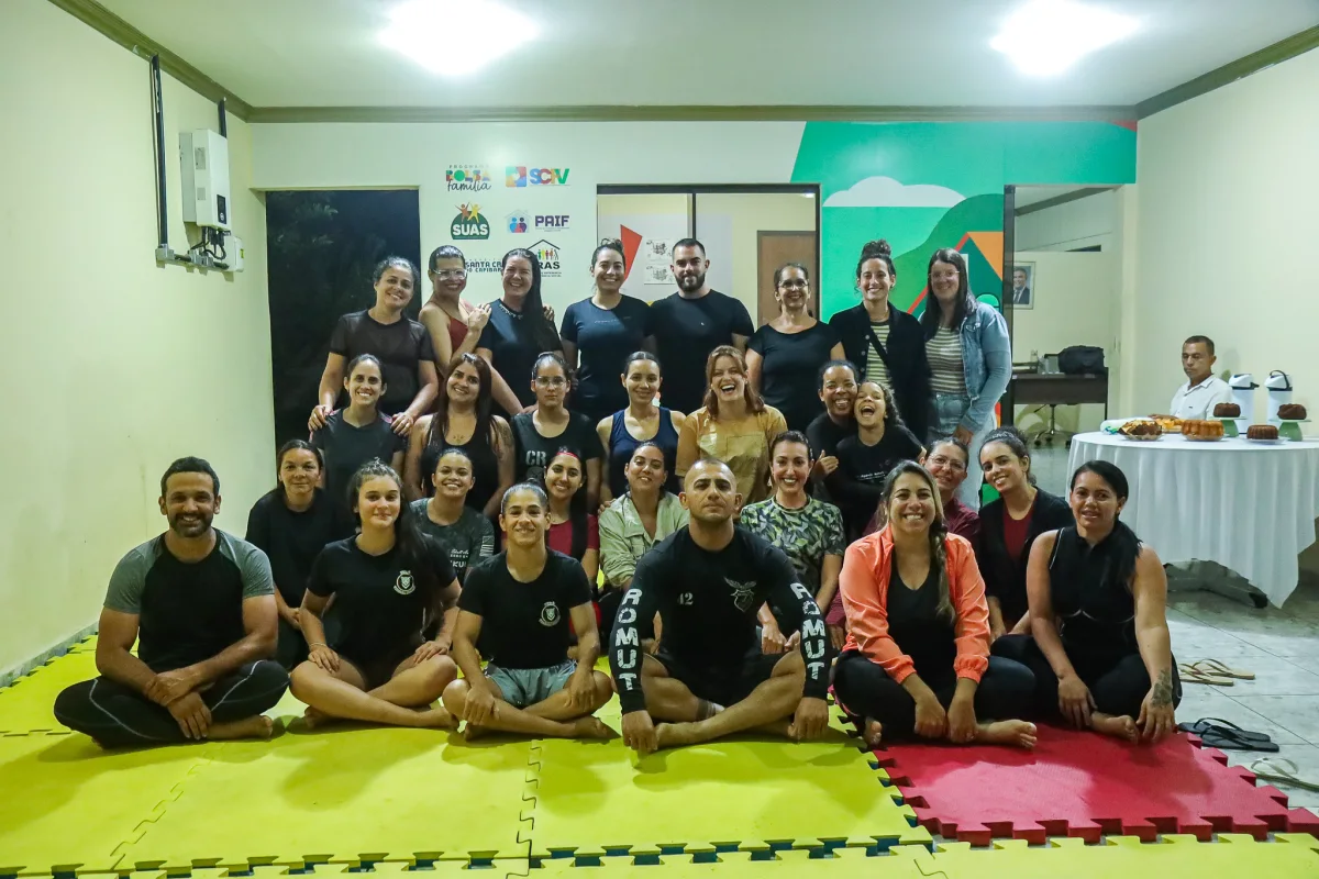 CRAS Seu Heleno em Santa Cruz do Capibaribe forma 32 mulheres em defesa pessoal na primeira turma