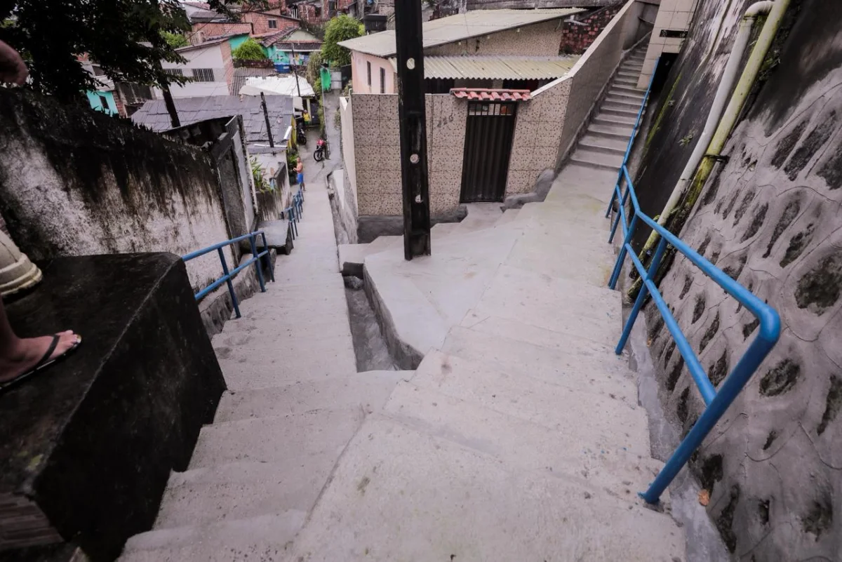 Nova escadaria requalificada melhora acesso e segurança em Porto da Madeira