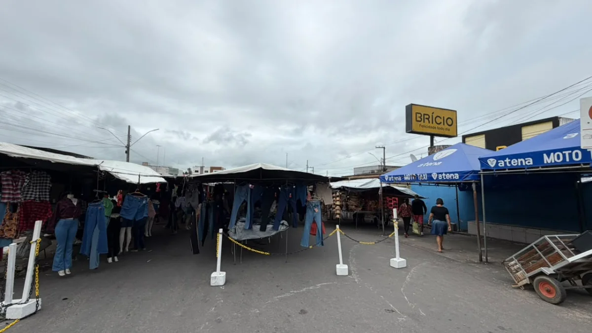 Feira-livre de Lagarto reorganiza setor de roupas com separação de pedestres e veículos
