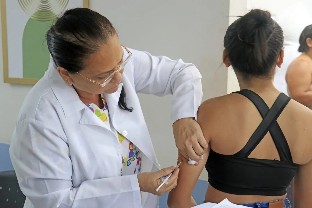 João Pessoa vacina jovens de 15 a 19 anos contra HPV até 30 de junho