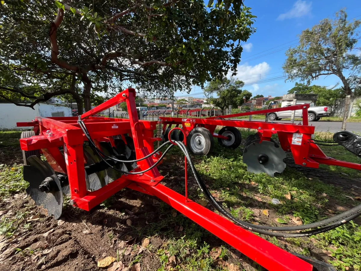 Lagarto recebe duas grades aradoras do DNOCS para reforçar apoio aos agricultores
