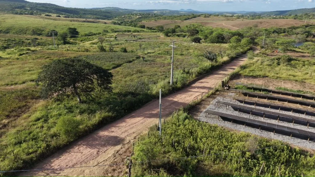 Gravatá realiza manutenção na estrada do Sítio Caruá na última quinta (11) com nivelamento e piçarro