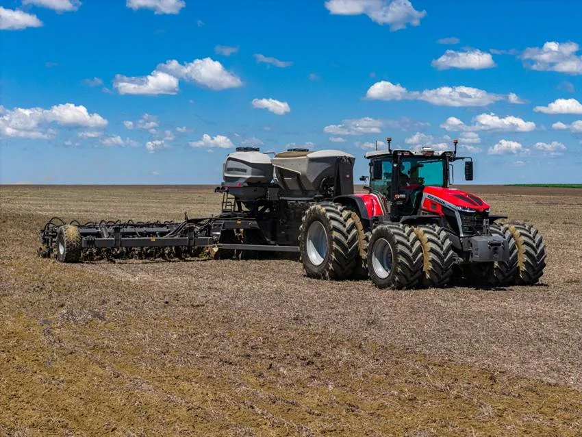 Massey Ferguson leva tratores e plantadeira Momentum à Bahia Farm Show 2026