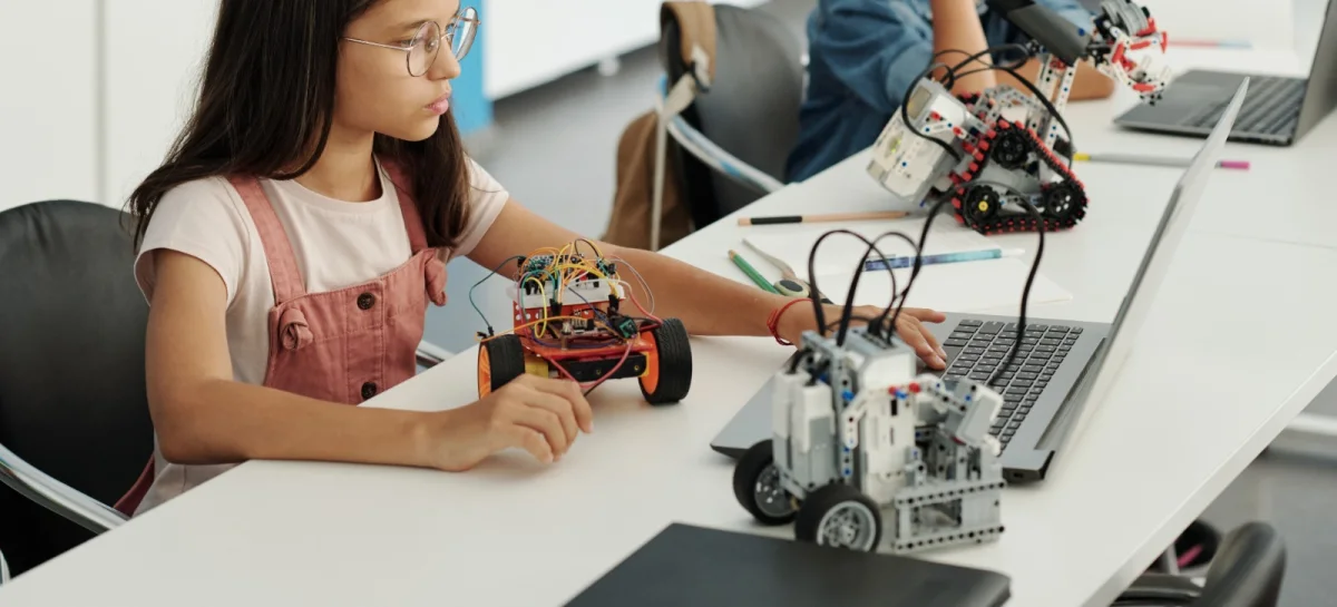 Mulheres em tecnologia: incentivo na infância reduz desigualdade em STEM