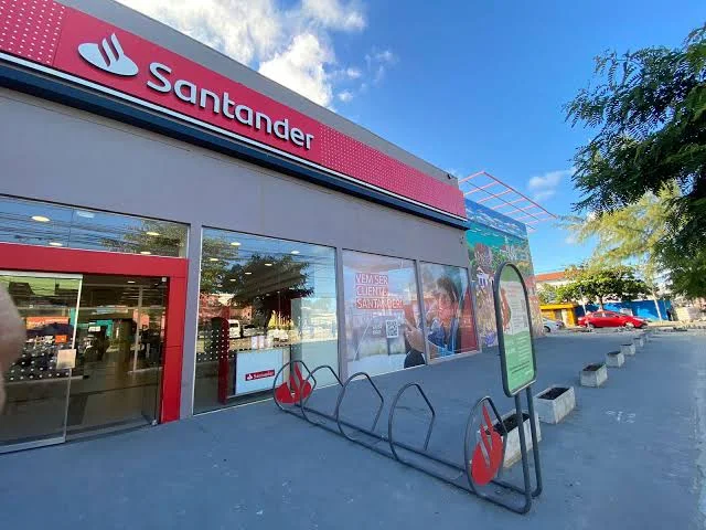 Servidores de Olinda com cadastro pendente no Santander podem ter salário suspenso