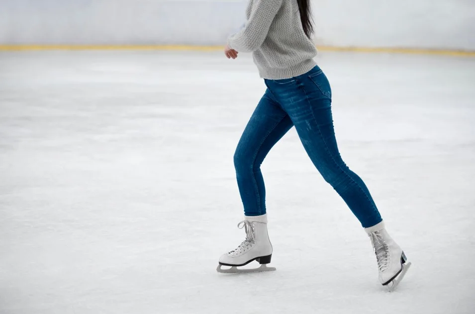 Pista de patinação no gelo abre nas férias no Shopping Guararapes