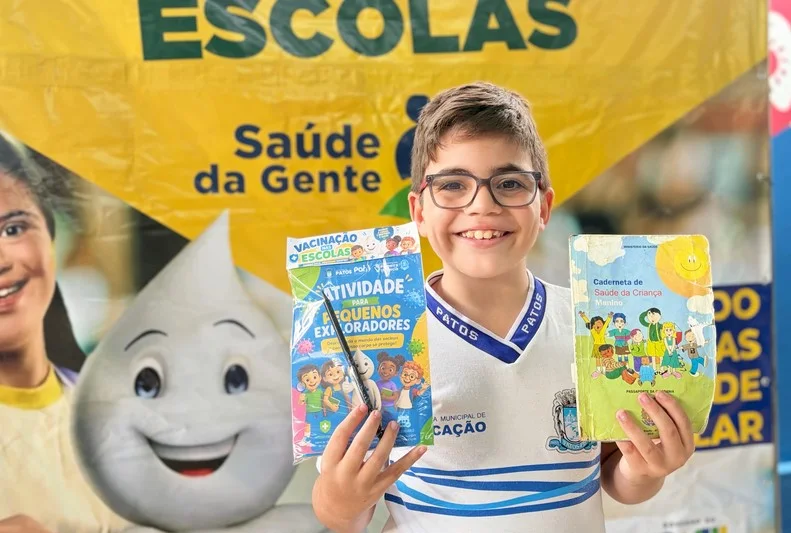 Patos vacina alunos da rede municipal contra HPV, Covid, Influenza e mais nas escolas