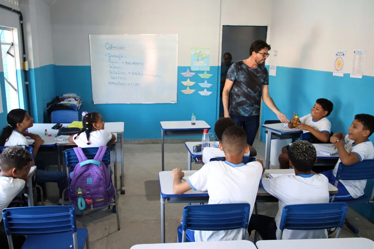 Paulista convoca 20 professores aprovados em seleção simplificada para segunda (8)