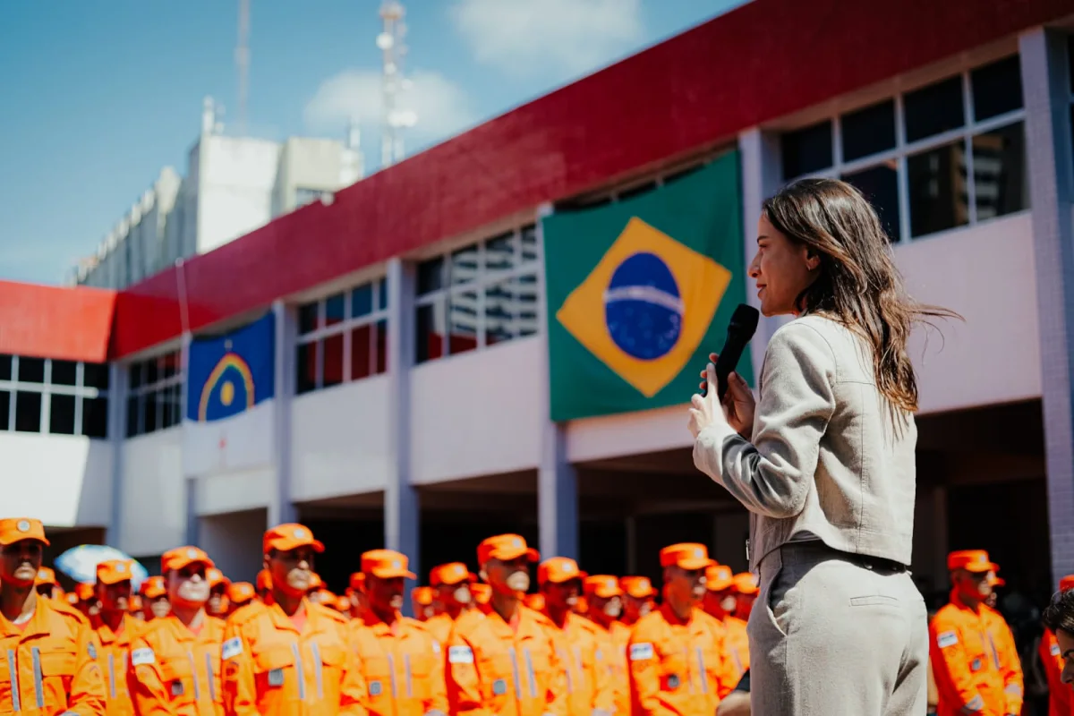 Pernambuco forma 320 novos bombeiros militares nesta quinta (11) com 56 mulheres entre os formandos
