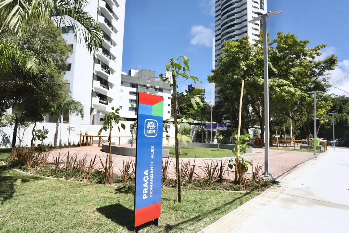 Praça Comandante Alex é requalificada e ganha parcão em Boa Viagem