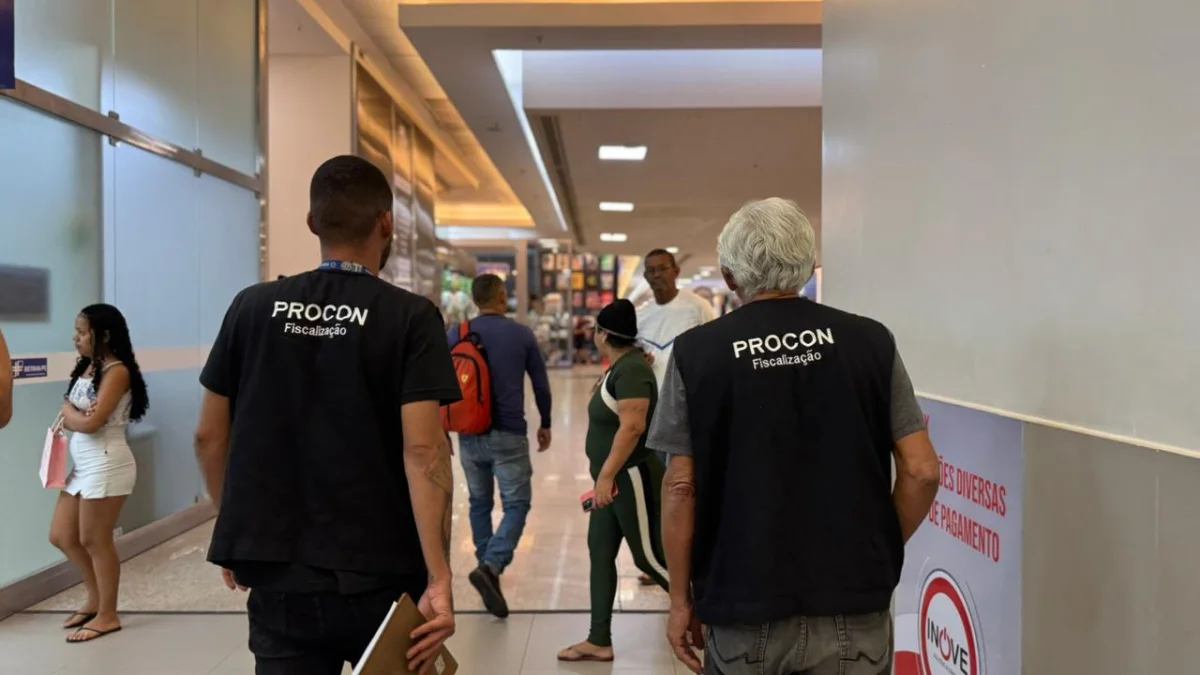 Procon Paulista fiscalizou preços e rotulagem no comércio do Centro na última terça (9) antes do Dia dos Namorados