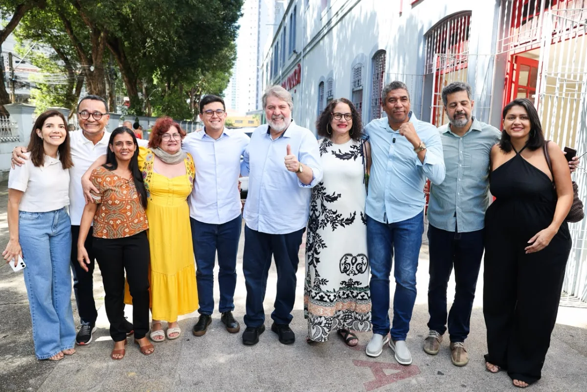 Recife equipara salário de auxiliares de enfermagem ao de técnicos com aumento de 40% a partir de julho