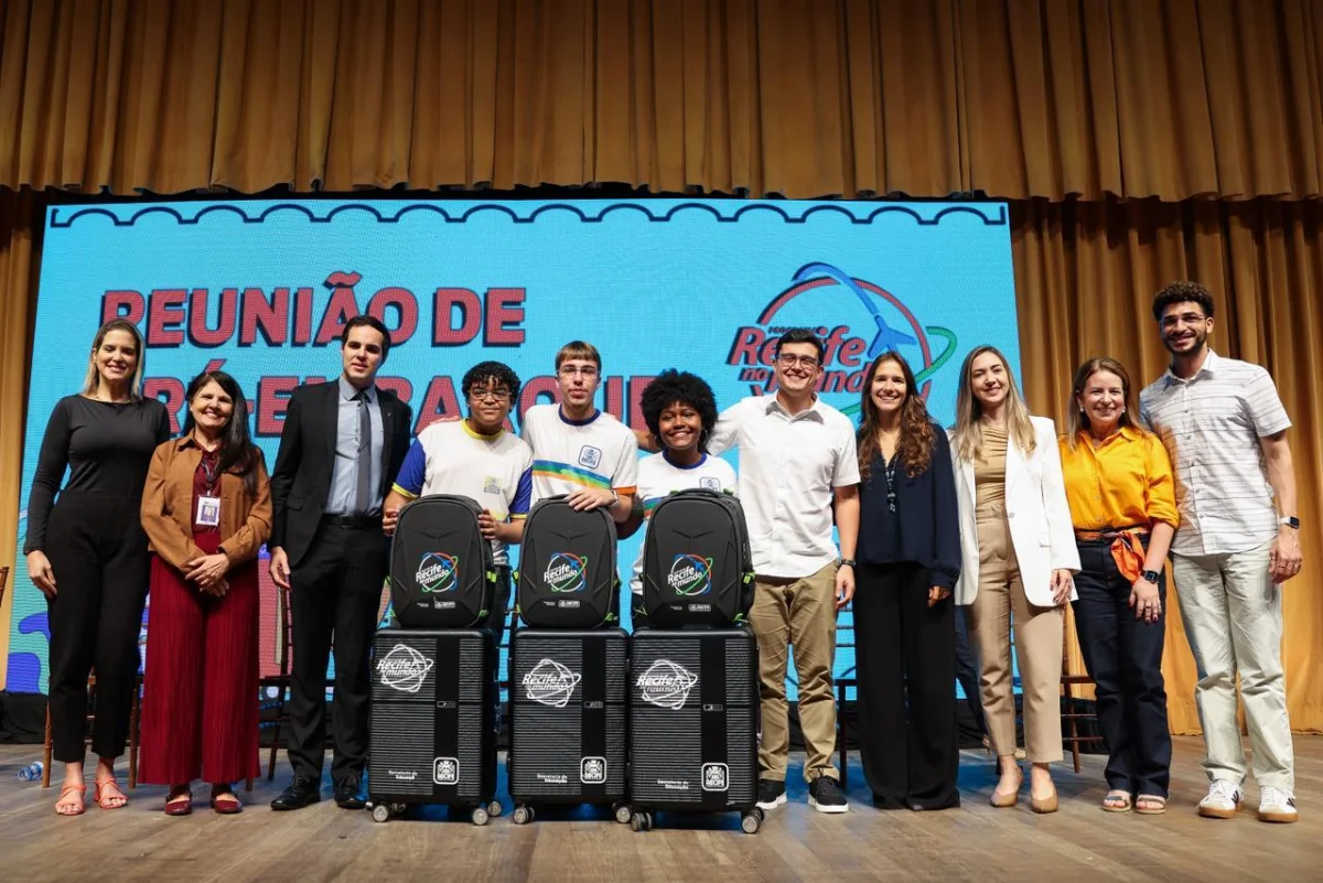 Recife no Mundo leva 100 alunos e 10 professores para Canadá, EUA e Inglaterra