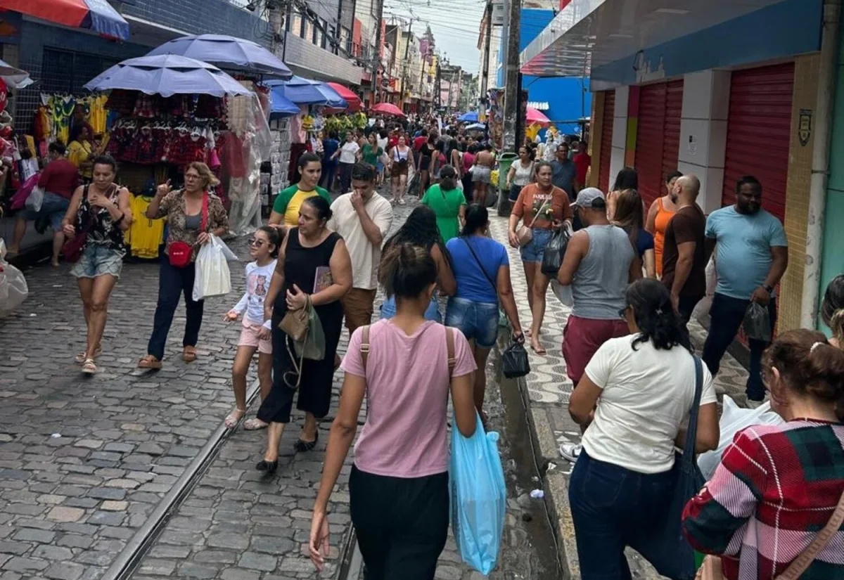 São João, Copa e Dia dos Namorados movimentam o comércio do Centro do Recife em junho
