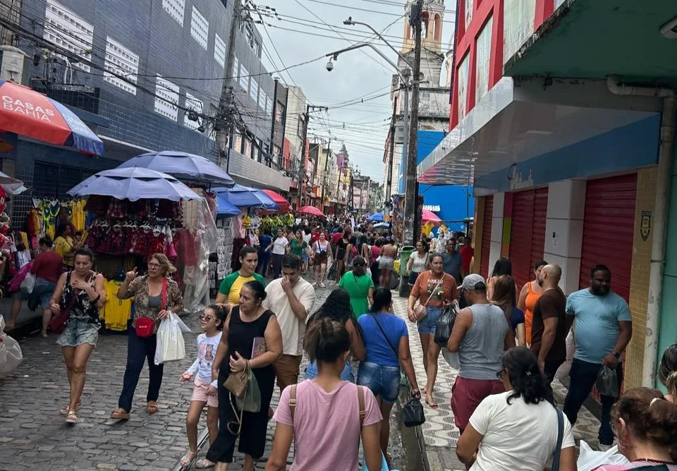 Shoppings e lojas do Recife têm horário especial no São João e jogos do Brasil