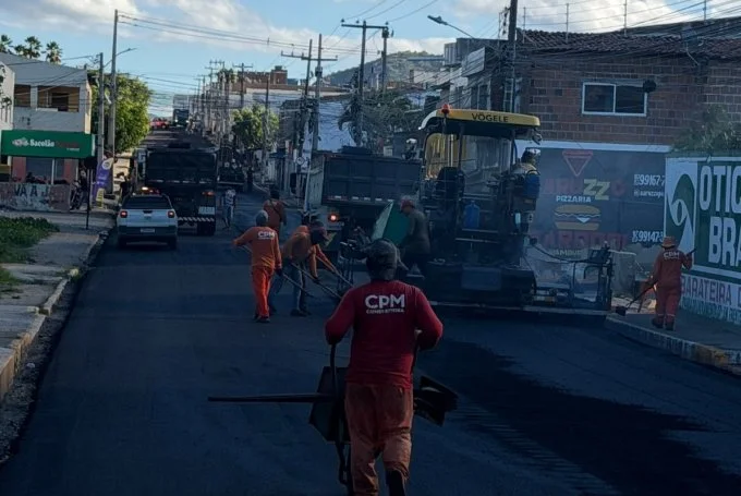 Arcoverde lança programa de R$ 8 mi e inicia asfalto na Avenida Pinto de Campos
